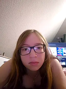 Snapshot of Freaky-Doll chatting on 05/29/26, 10:05 Freaky-Doll online show from 05/29/26, 10:05