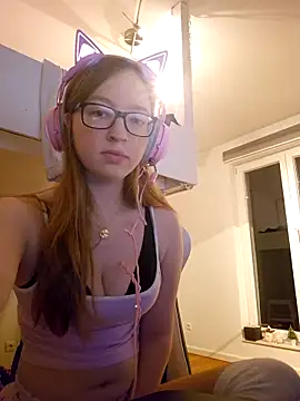Snapshot of Freaky-Doll chatting on 06/03/26, 10:25 Freaky-Doll online show from 06/03/26, 10:25