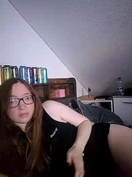 Snapshot of Freaky-Doll chatting on 06/16/26, 05:24 Freaky-Doll online show from 06/16/26, 05:24