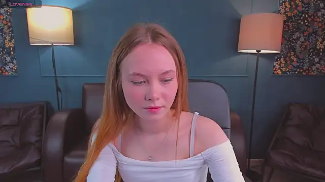 Snapshot of FloraLarsson chatting on 05/03/26, 10:42 FloraLarsson online show from 05/03/26, 10:42
