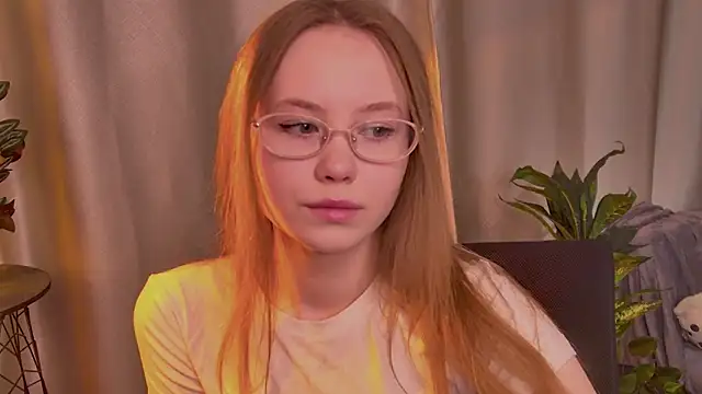Snapshot of FloraLarsson chatting on 06/02/26, 10:26 FloraLarsson online show from 06/02/26, 10:26