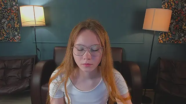 Snapshot of FloraLarsson chatting on 06/10/26, 03:30 FloraLarsson online show from 06/10/26, 03:30
