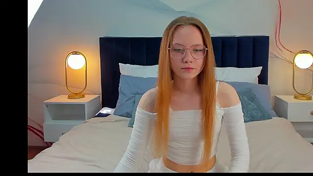 Snapshot of FloraLarsson chatting on 05/28/26, 03:47 FloraLarsson online show from 05/28/26, 03:47