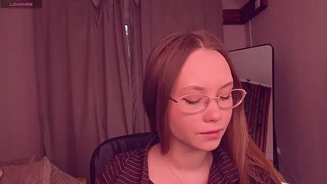 Snapshot of FloraLarsson chatting on 05/04/26, 10:29 FloraLarsson online show from 05/04/26, 10:29
