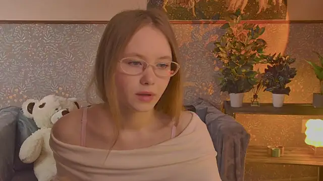 Snapshot of FloraLarsson chatting on 05/30/26, 10:32 FloraLarsson online show from 05/30/26, 10:32