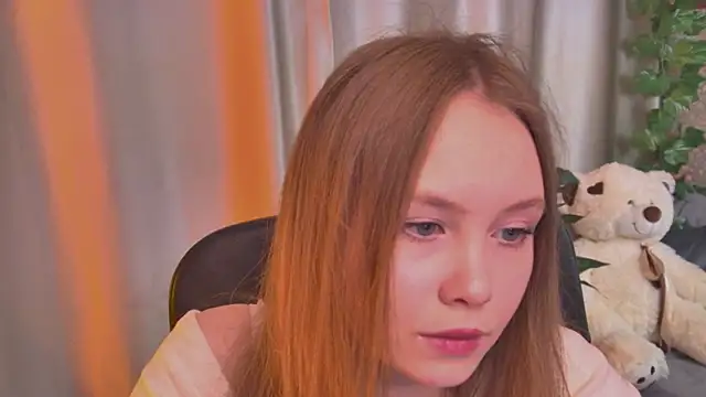 Snapshot of FloraLarsson chatting on 06/07/26, 10:20 FloraLarsson online show from 06/07/26, 10:20