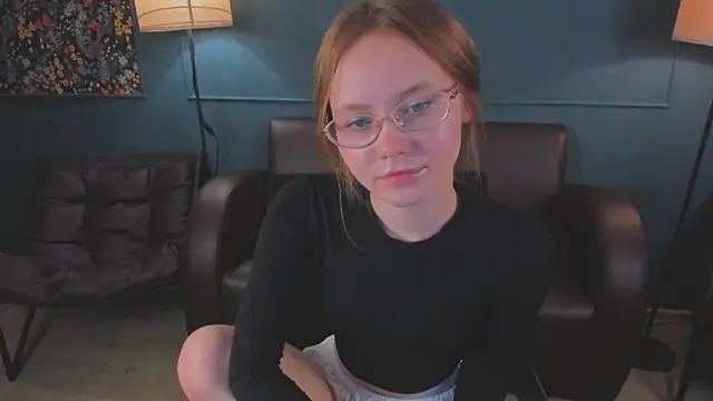 Snapshot of FloraLarsson chatting on 06/11/26, 03:31 FloraLarsson online show from 06/11/26, 03:31