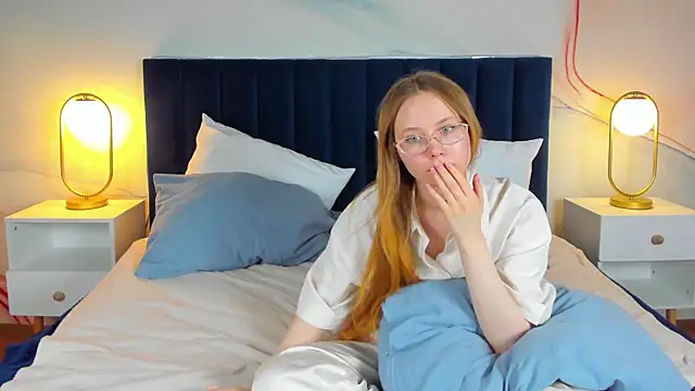 Snapshot of FloraLarsson chatting on 06/03/26, 02:33 FloraLarsson online show from 06/03/26, 02:33