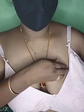 Snapshot of tamil_butterfly chatting on 06/17/26, 09:19 tamil butterfly online show from 06/17/26, 09:19