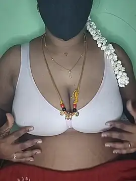 Snapshot of tamil_butterfly chatting on 06/25/26, 12:10 tamil butterfly online show from 06/25/26, 12:10