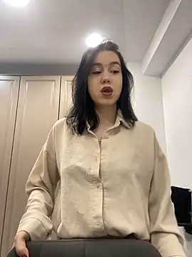 Mimi Shine online show from 05/18/26, 04:34