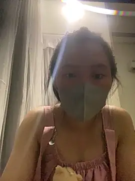 Snapshot of Lynlyn99 chatting on 06/15/26, 02:50 Lynlyn99 online show from 06/15/26, 02:50