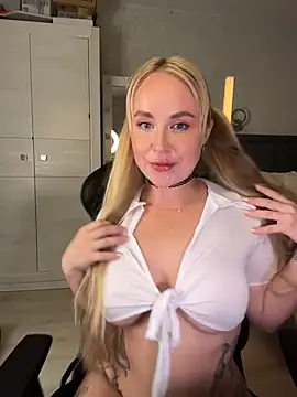 Kitty-Kelsi online show from 05/26/26, 12:03