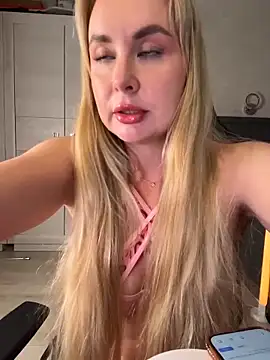 Kitty-Kelsi online show from 05/25/26, 07:40