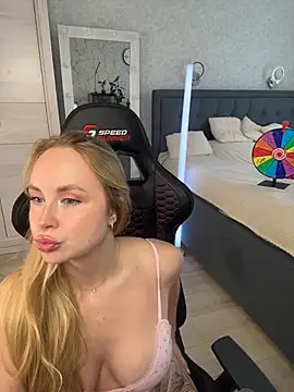 Kitty-Kelsi online show from 05/05/26, 07:22