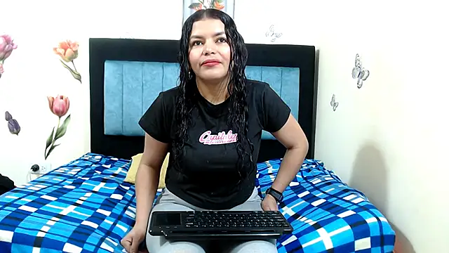 LUCYXS1 online show from 05/19/26, 11:17