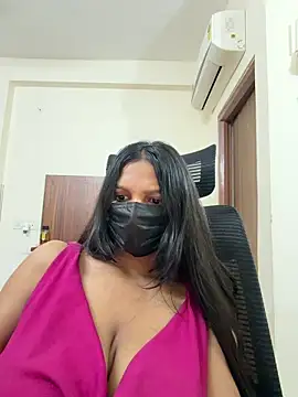Snapshot of PIHU01990 chatting on 05/02/26, 06:35 PIHU01990 online show from 05/02/26, 06:35