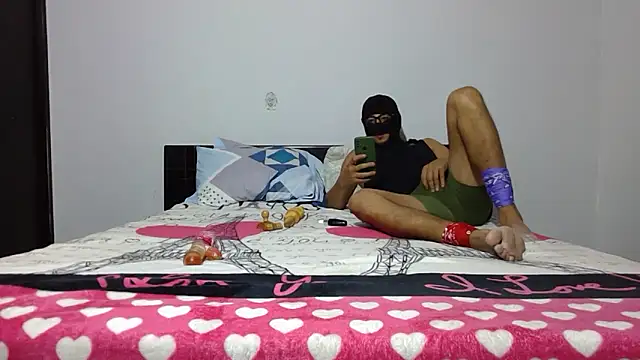 DuoCalienteshow69 online show from 06/01/26, 03:55