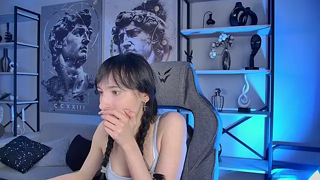 SeraphineSparda online show from 07/03/26, 11:50