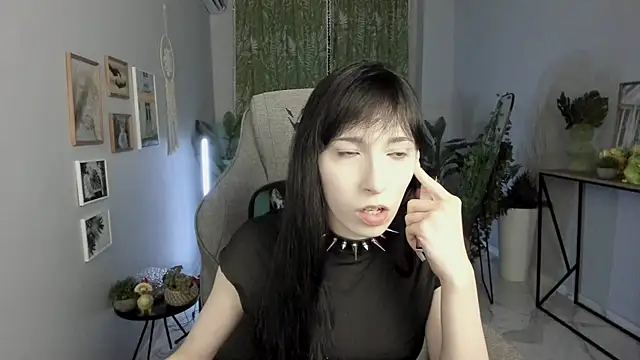 SeraphineSparda online show from 07/04/26, 11:49
