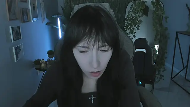 SeraphineSparda online show from 06/20/26, 12:43