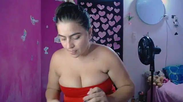 Snapshot of Kiara_tits chatting on 05/31/26, 01:33 Kiara tits online show from 05/31/26, 01:33