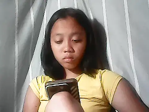 Yours AsianPinayGirl18 online show from 06/05/26, 10:04