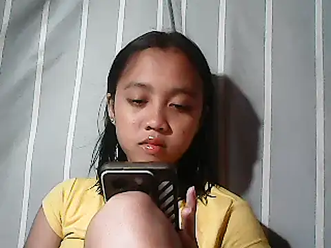 Yours AsianPinayGirl18 online show from 06/05/26, 09:15