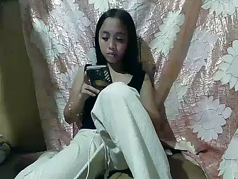 Yours AsianPinayGirl18 online show from 05/19/26, 09:49