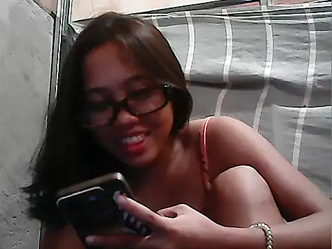 Yours AsianPinayGirl18 online show from 07/04/26, 11:42