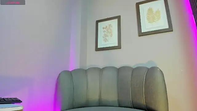 Snapshot of Roxanna_moore chatting on 05/16/26, 12:26 Roxanna moore online show from 05/16/26, 12:26