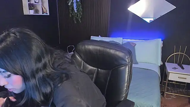 Snapshot of mia_smoke_ chatting on 05/24/26, 10:37 mia smoke online show from 05/24/26, 10:37
