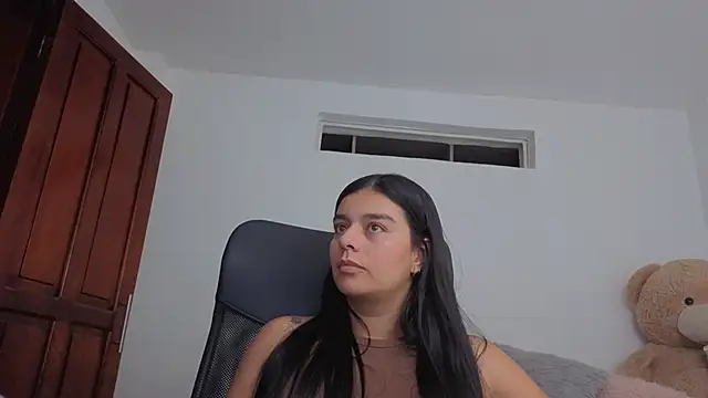 valerihouse  online show from 05/03/26, 01:55