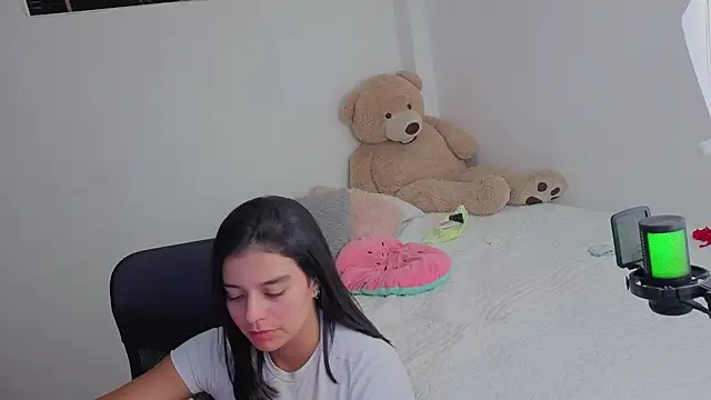 valerihouse  online show from 06/18/26, 12:20