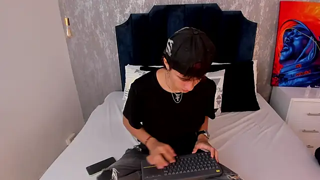 Liam Grayson  online show from 05/26/26, 01:31