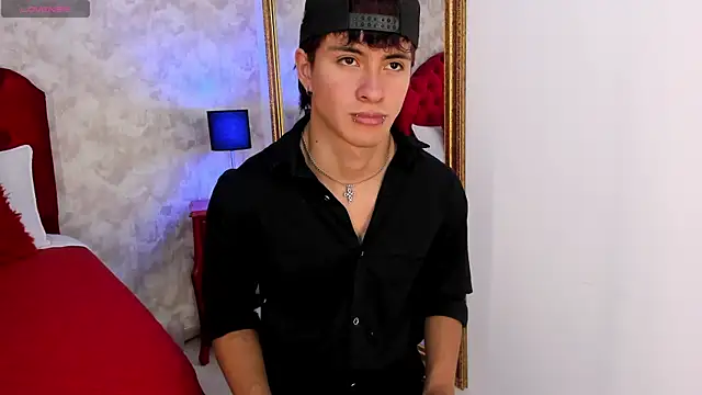 Liam Grayson  online show from 05/06/26, 01:59