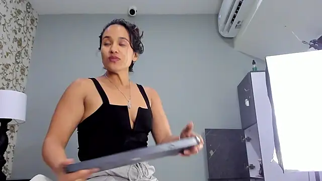 emilly sweett online show from 07/23/26, 01:58