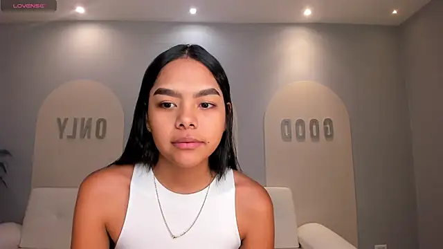 SaphiraJames online show from 07/10/26, 02:11