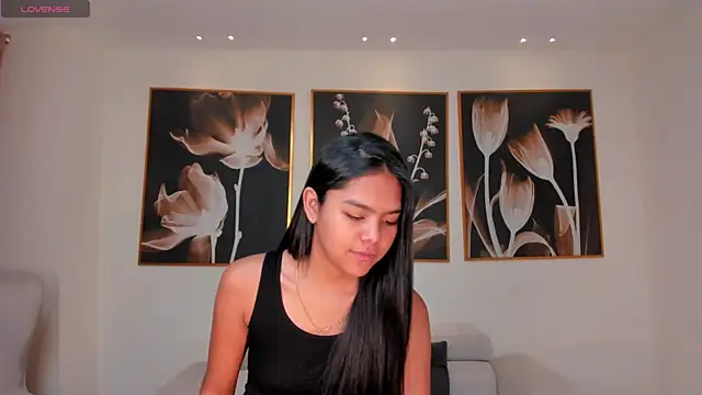 SaphiraJames online show from 06/10/26, 01:51