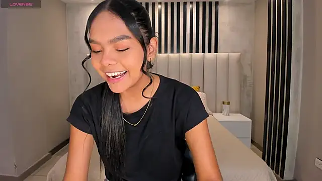 SaphiraJames online show from 05/28/26, 02:30