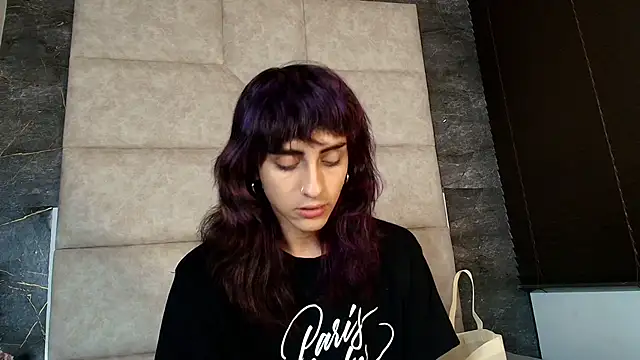 Snapshot of Divine_____ chatting on 06/20/26, 08:47 Divine online show from 06/20/26, 08:47