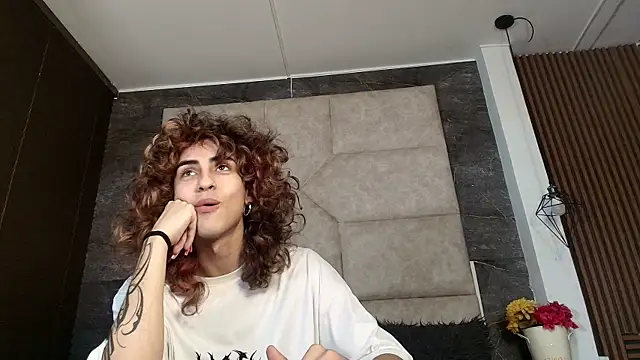 Snapshot of Divine_____ chatting on 06/15/26, 07:24 Divine online show from 06/15/26, 07:24