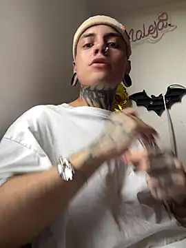  valentinoooo online show from 07/11/26, 10:21