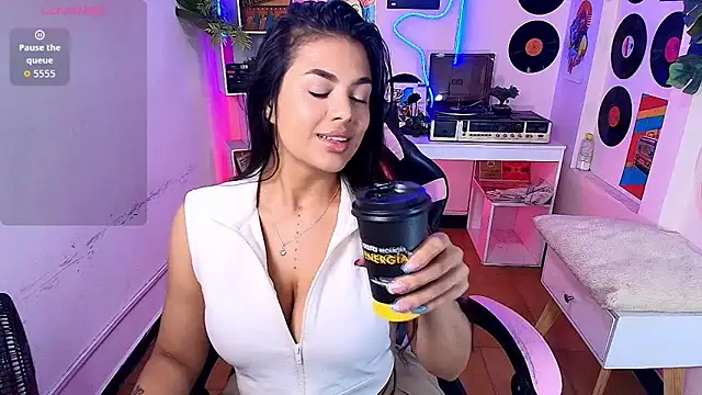 Snapshot of Duulce_mia chatting on 06/14/26, 05:41 Duulce mia online show from 06/14/26, 05:41