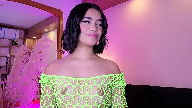 Snapshot of Chloe_monroee chatting on 05/18/26, 03:17 Chloe monroee online show from 05/18/26, 03:17