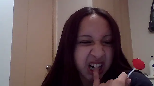 Snapshot of 010874 chatting on 07/10/26, 04:23 010874 online show from 07/10/26, 04:23