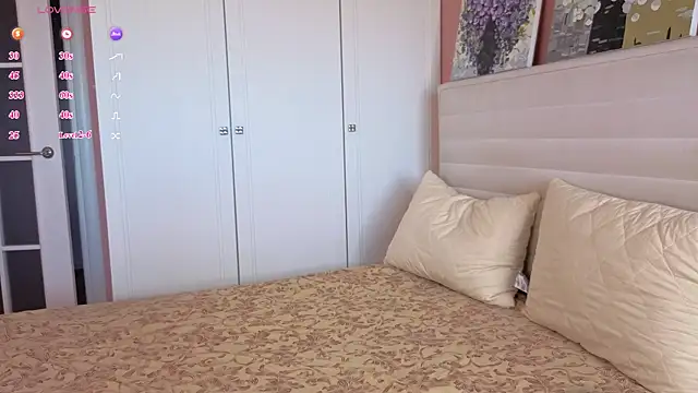 Chanelbayerr online show from 06/06/26, 12:43