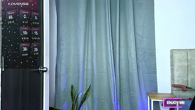 megangil  online show from 05/21/26, 09:17