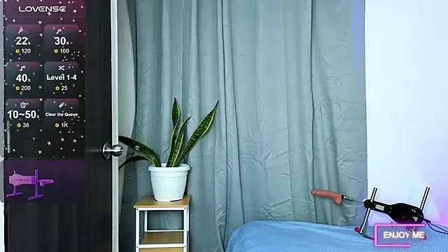 megangil  online show from 05/12/26, 08:43