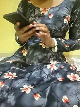 Snapshot of Seema_yadav01 chatting on 05/04/26, 05:00 Seema yadav01 online show from 05/04/26, 05:00